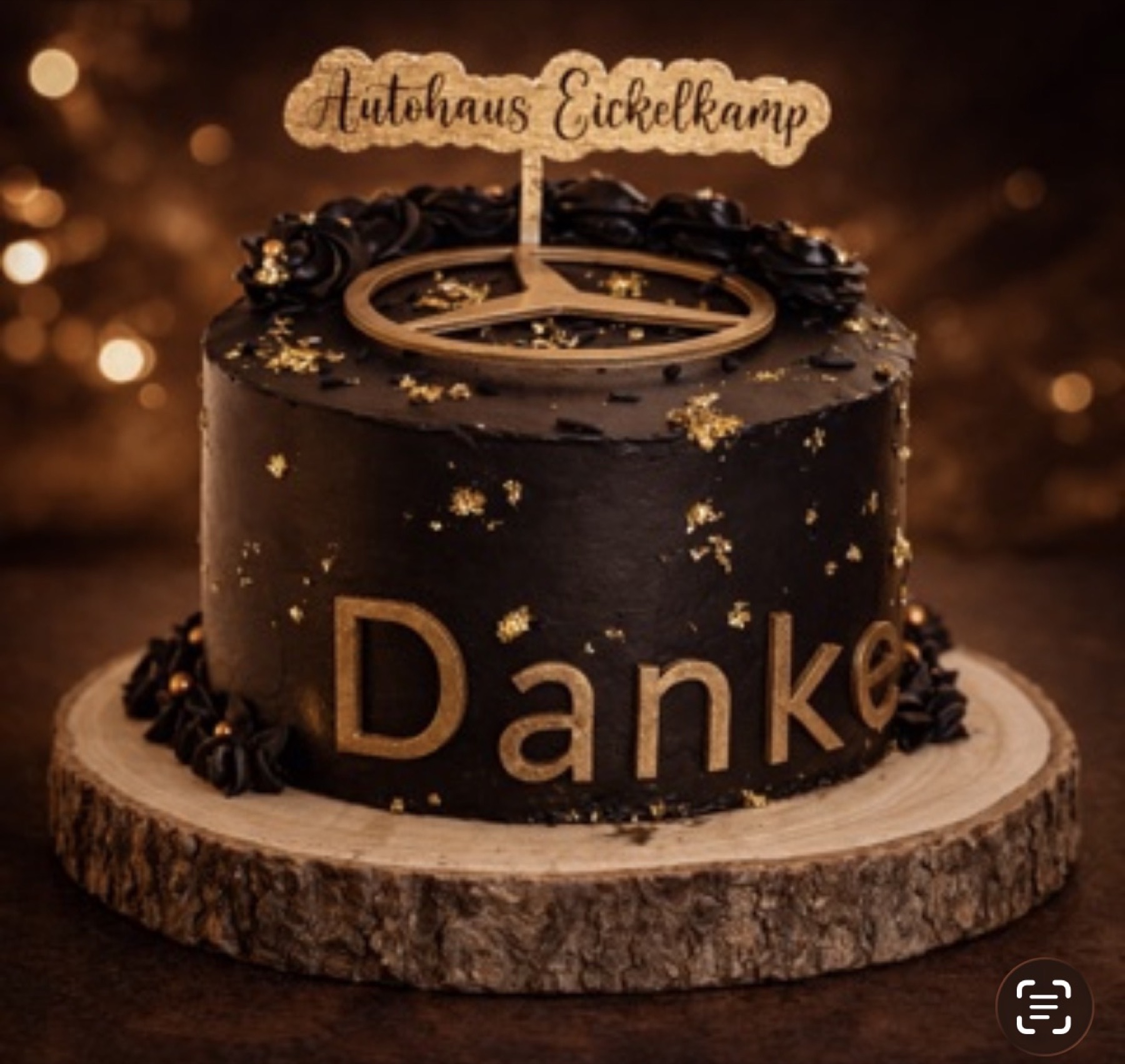 Schwarz-goldene Motivtorte mit Automotiv